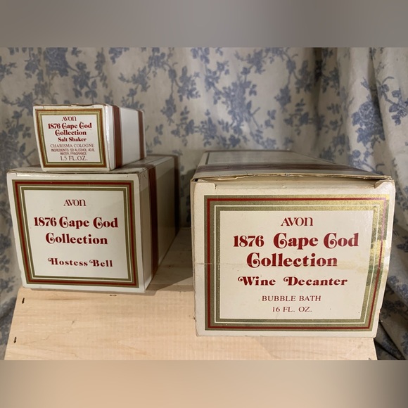 VTG Set of 3 Avon 1876 Cape Cod Collection Pieces - Decanter, Salt Shaker, Bell - Picture 3 of 16